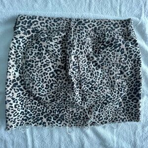 Express. Leopard Jean skirt. 
Straight mini mid rise. (Stretch)